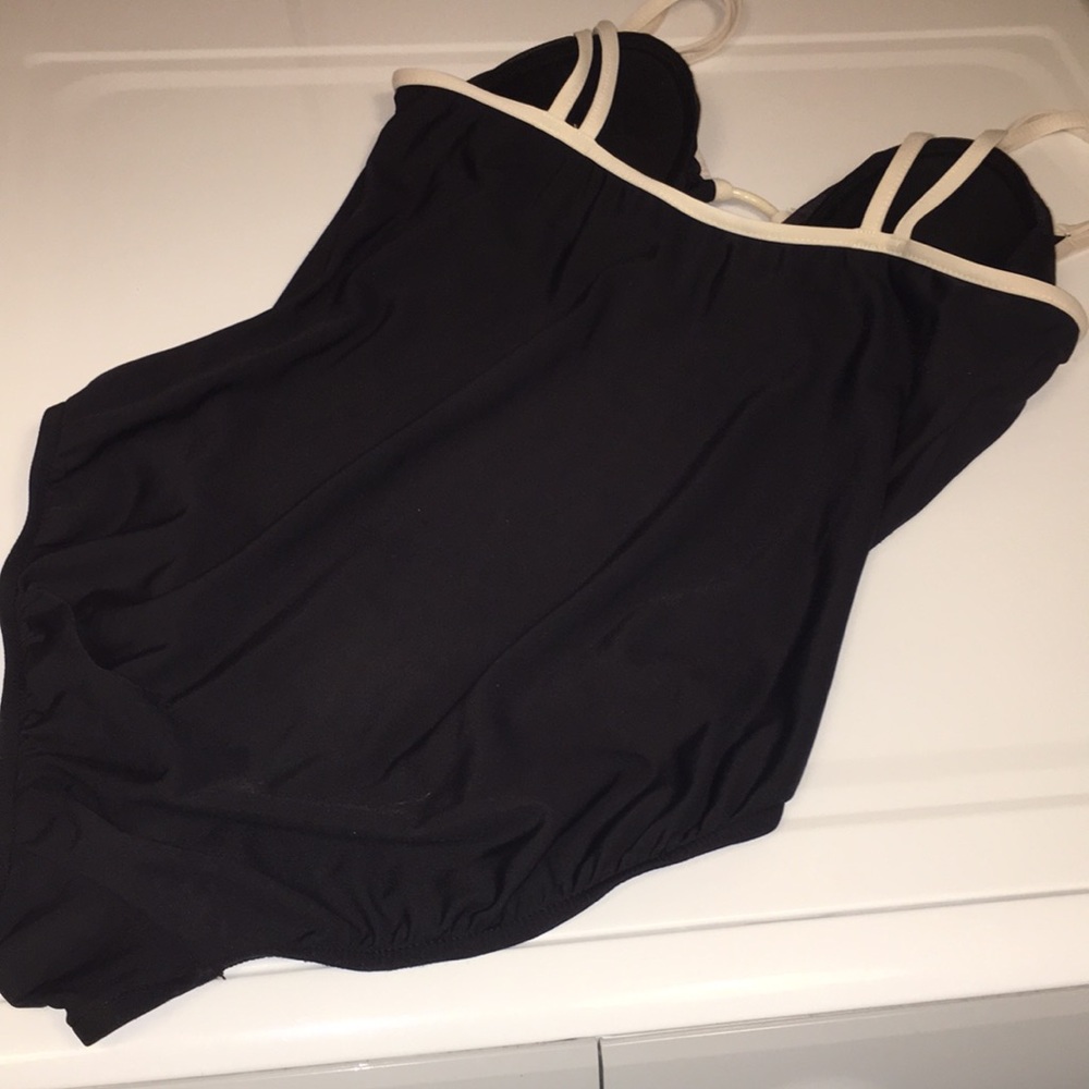 Black & white swimsuit - Picture 5 of 8